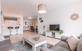Charming Apartment Near The Beach